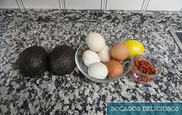 ingredientes huevos rellenos de aguacate